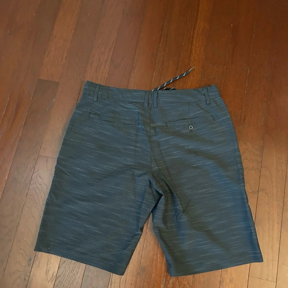 Hang Tan grey color Hybrid Shorts size 34 like new - Picture 6 of 15